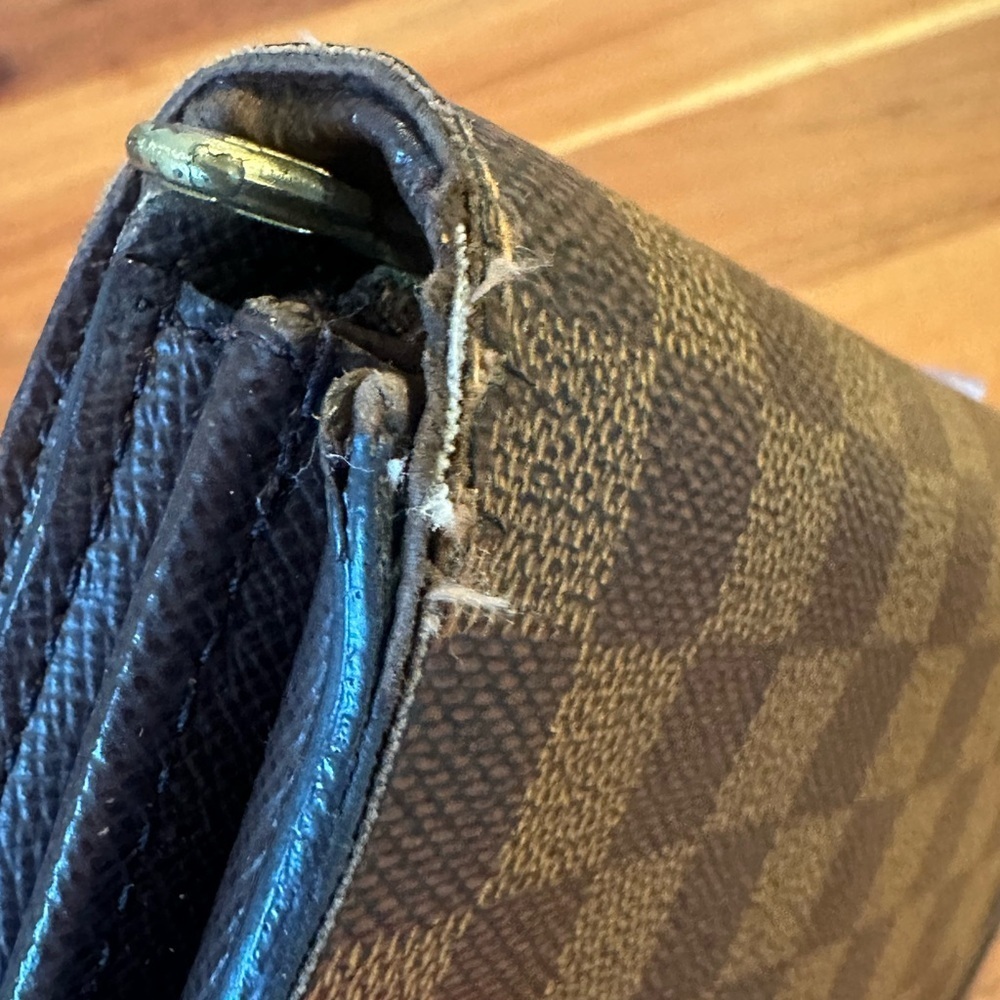 Authentic Louis Vuitton Damier Sarah Wallet - Picture 11 of 14